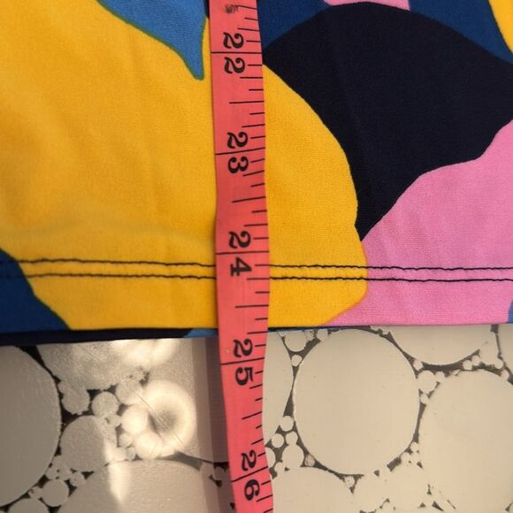 Nautica Swimwear Long Sleeve Rashguard Shirt Multicolor
NWOT Size large - Picture 9 of 12